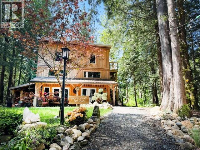 9340 Malaspina Rd, Powell River, BC