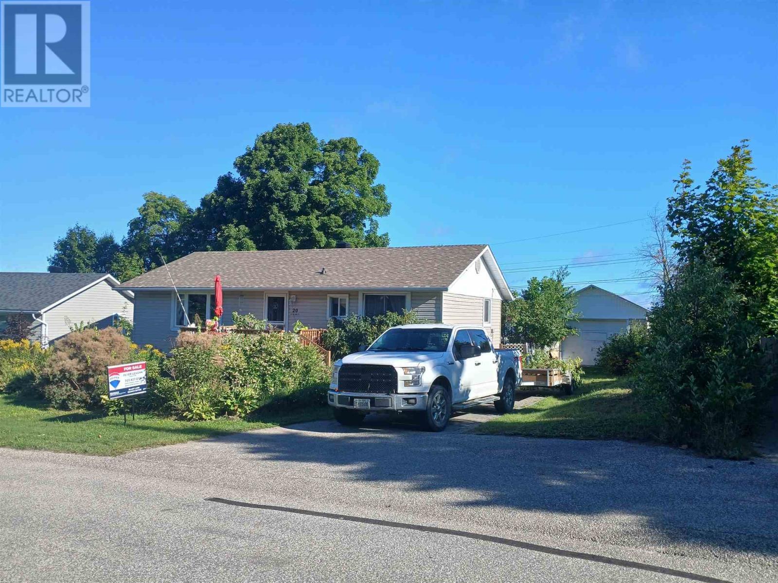 20 Gillanders Rd, Elliot Lake, ON