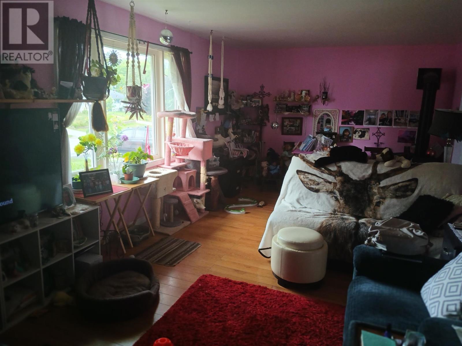 20 Gillanders Rd, Elliot Lake, ON