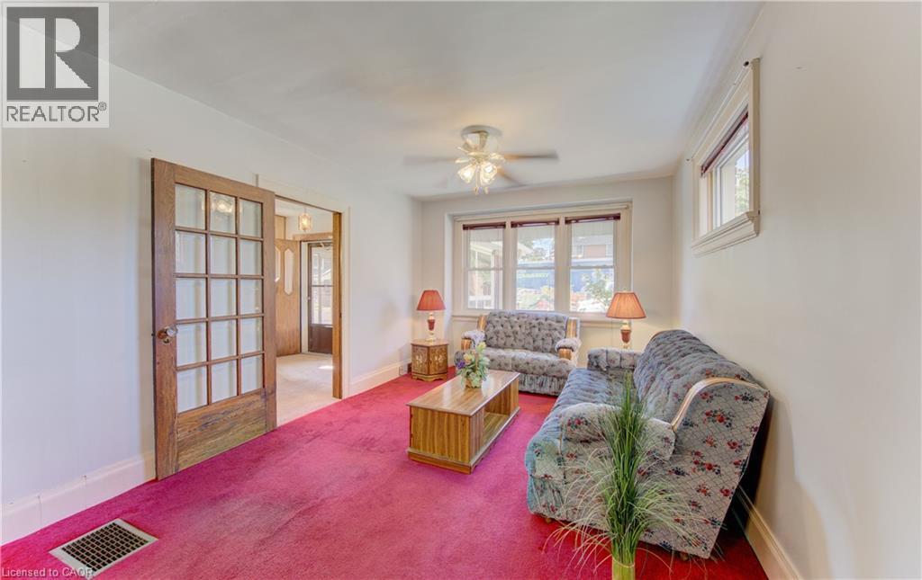 Lots of natural light - 224 Weber Street E, Kitchener, ON