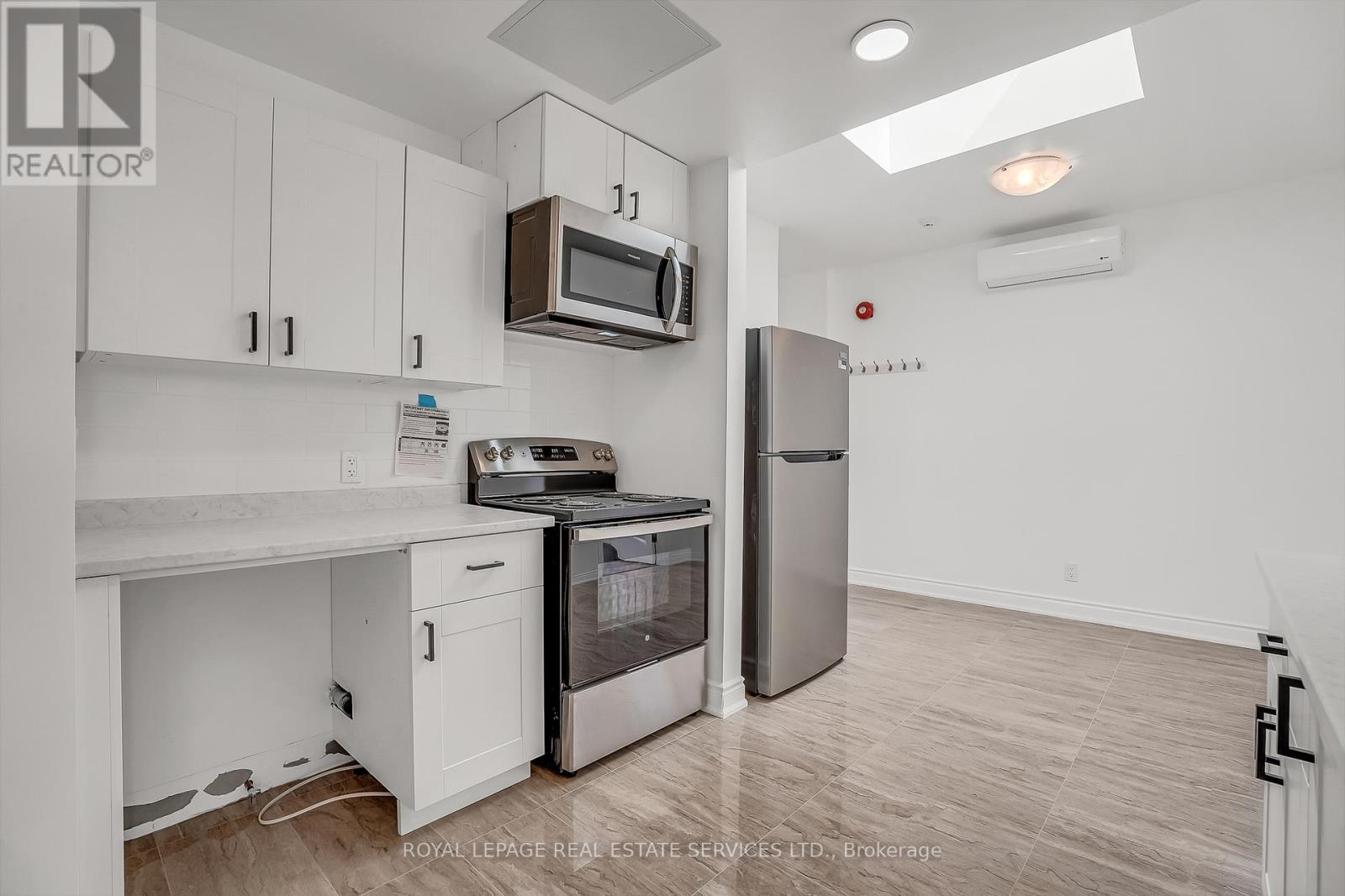 301 Kitchen - 302 - 2820 Danforth Avenue, Toronto, ON