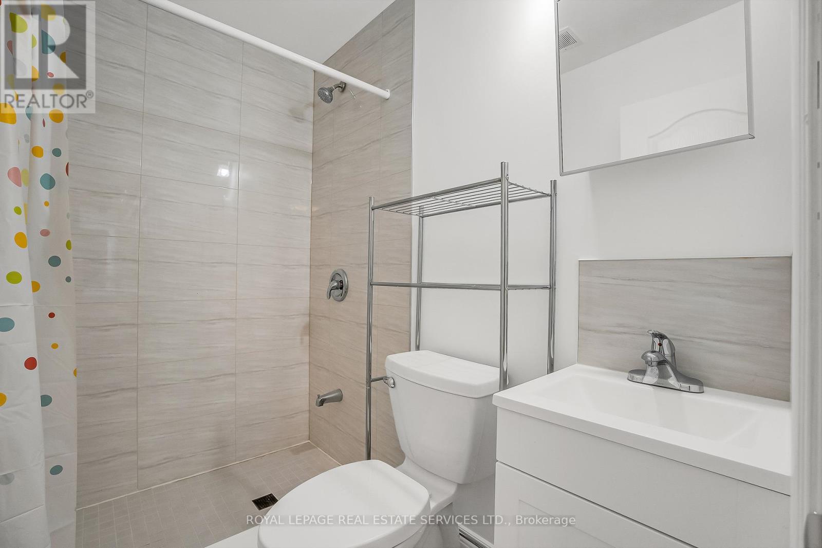 Bathroom 3 - 302 - 2820 Danforth Avenue, Toronto, ON