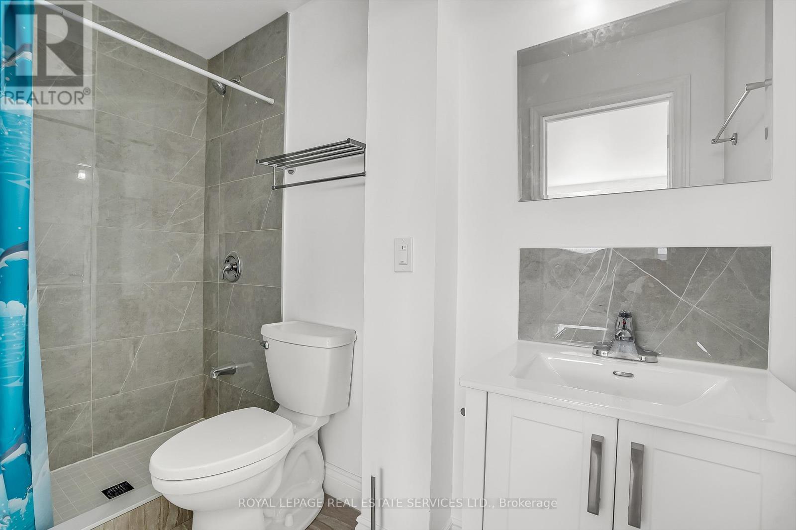 Bathroom 1 - 302 - 2820 Danforth Avenue, Toronto, ON