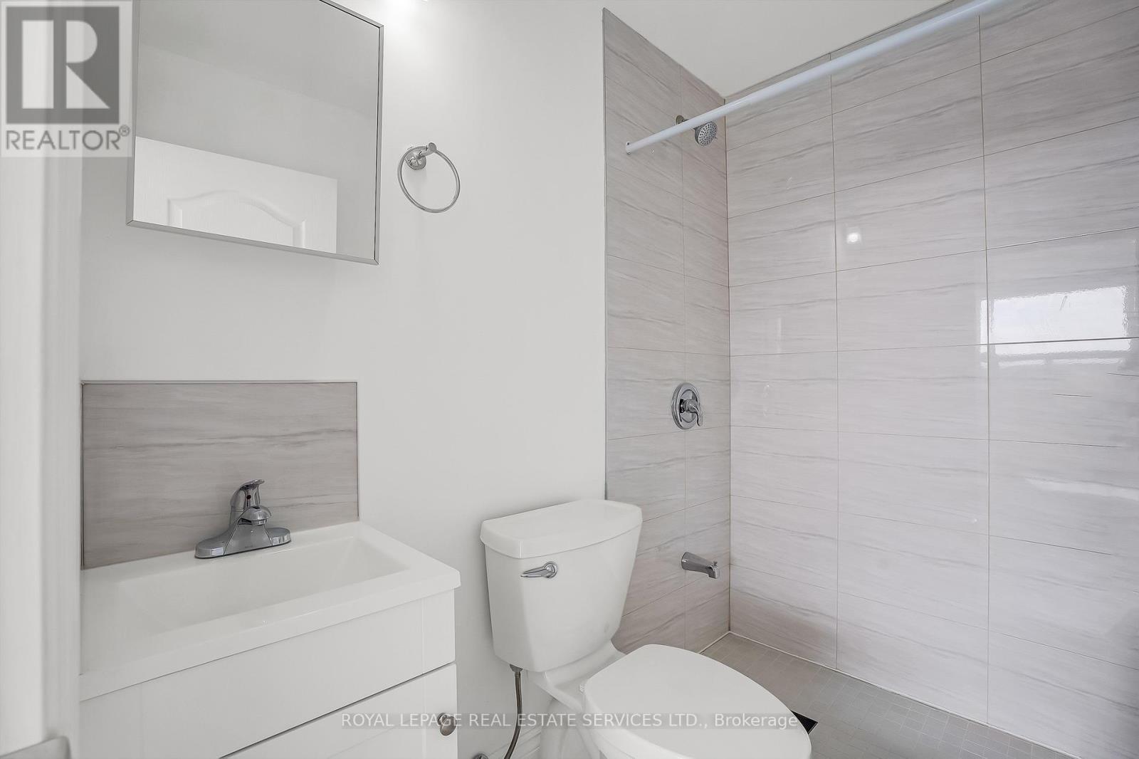 Bathroom 2 - 302 - 2820 Danforth Avenue, Toronto, ON