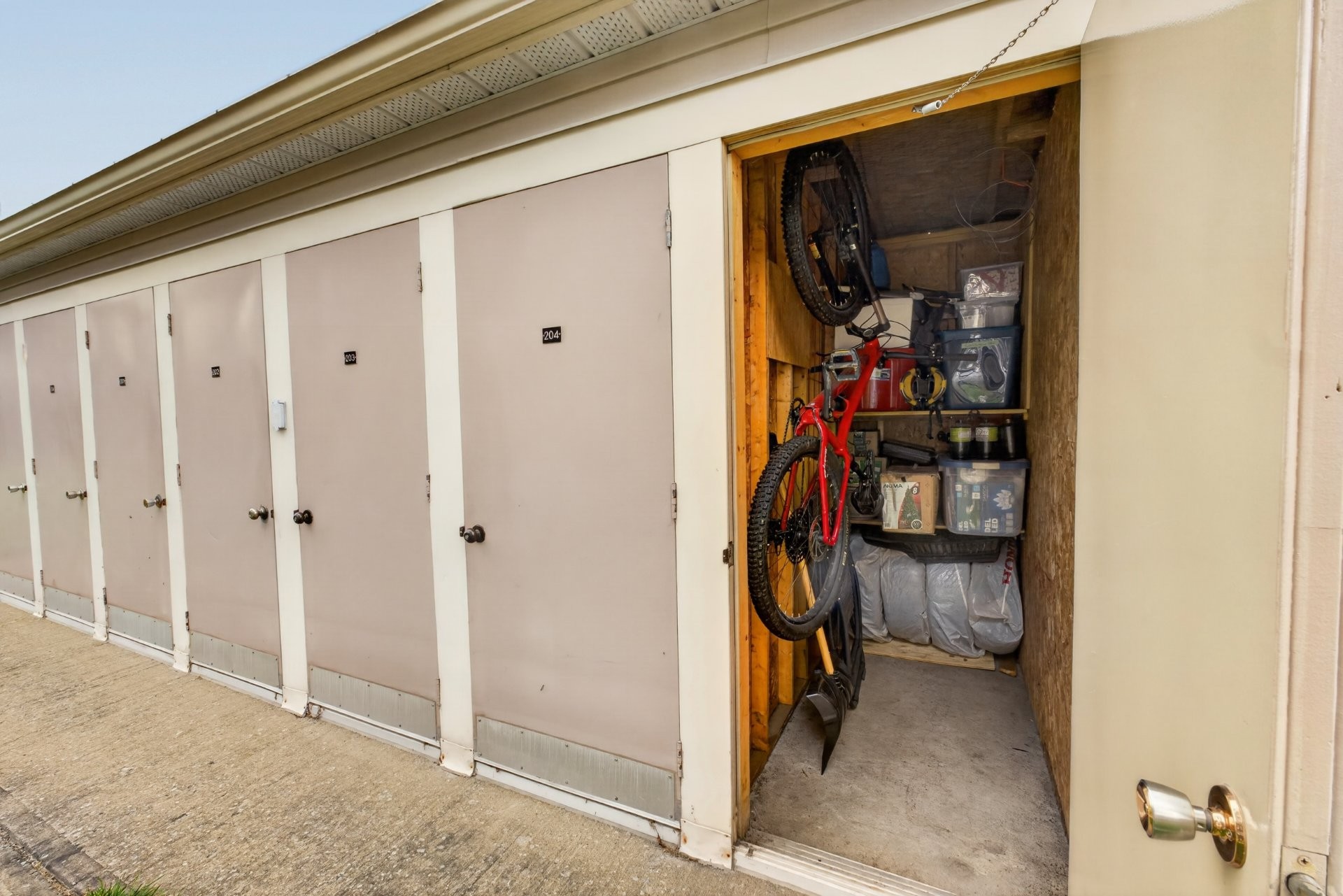 Storage - 301-1583 Rue Édith, Québec (Charlesbourg), QC