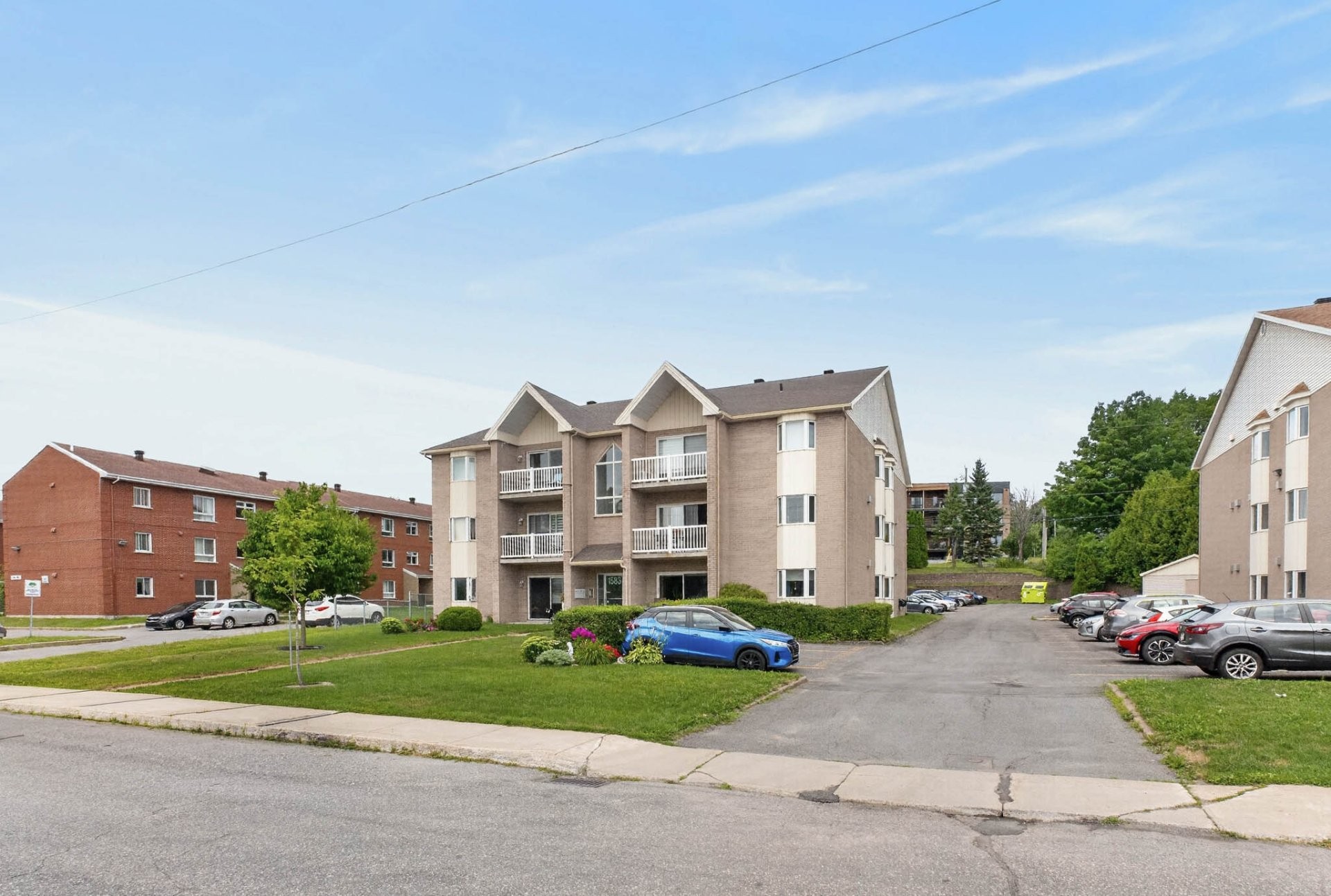 Front of Structure - 301-1583 Rue Édith, Québec (Charlesbourg), QC