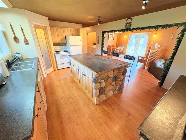 90 Shoreline Dr, Alexander, MB