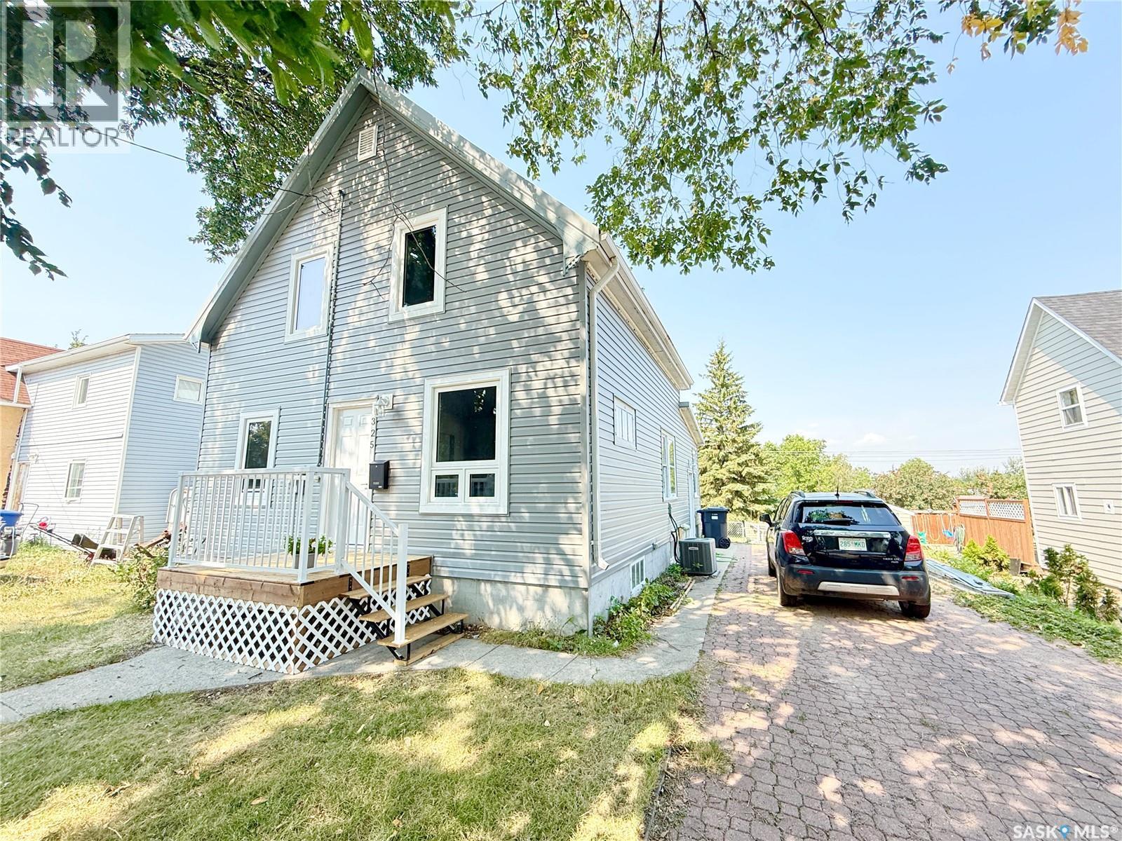 325 3Rd Avenue S, Weyburn, SK