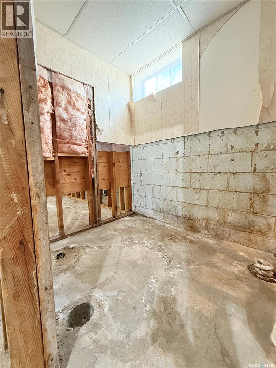 325 3Rd Avenue S, Weyburn, SK