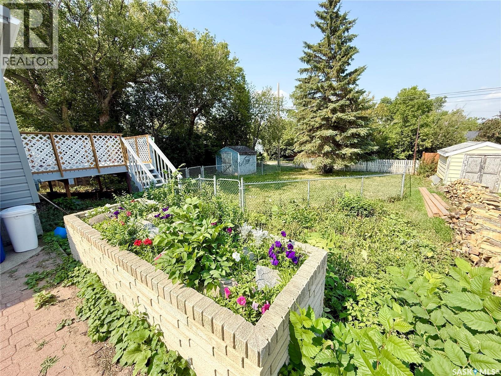 325 3Rd Avenue S, Weyburn, SK