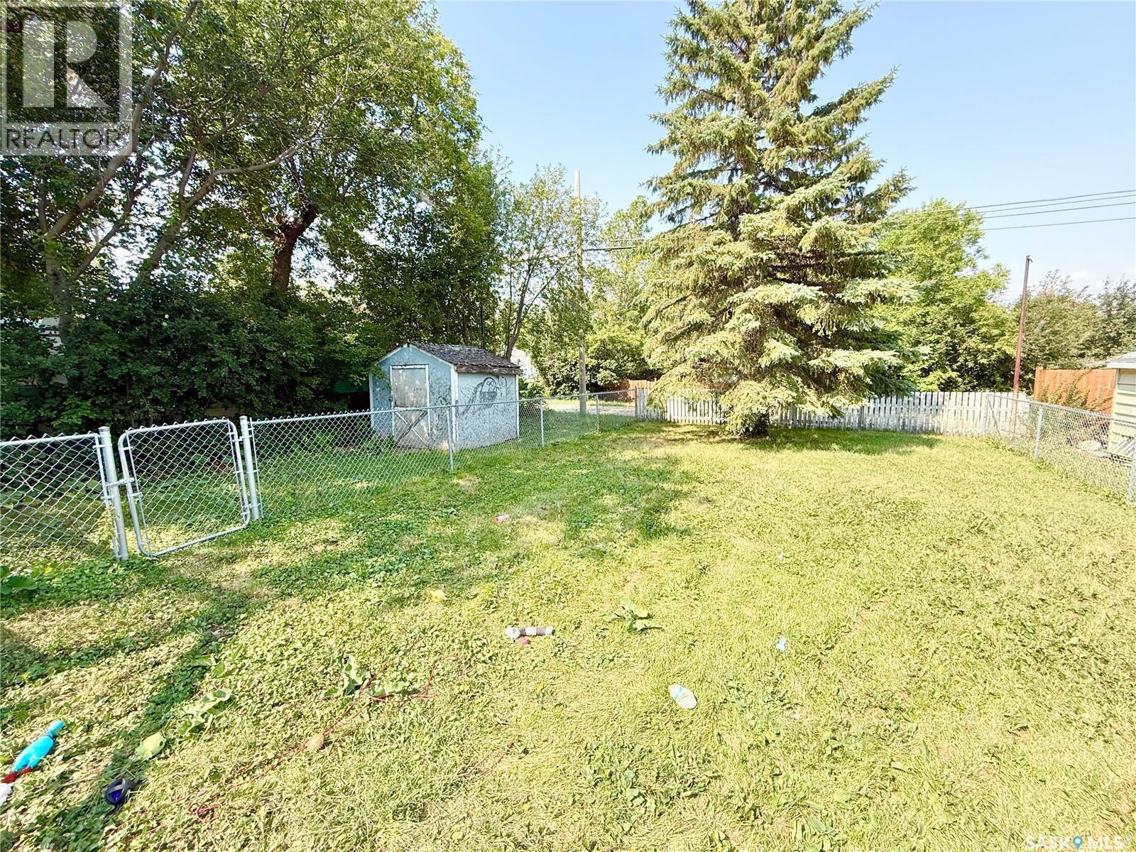 325 3Rd Avenue S, Weyburn, SK