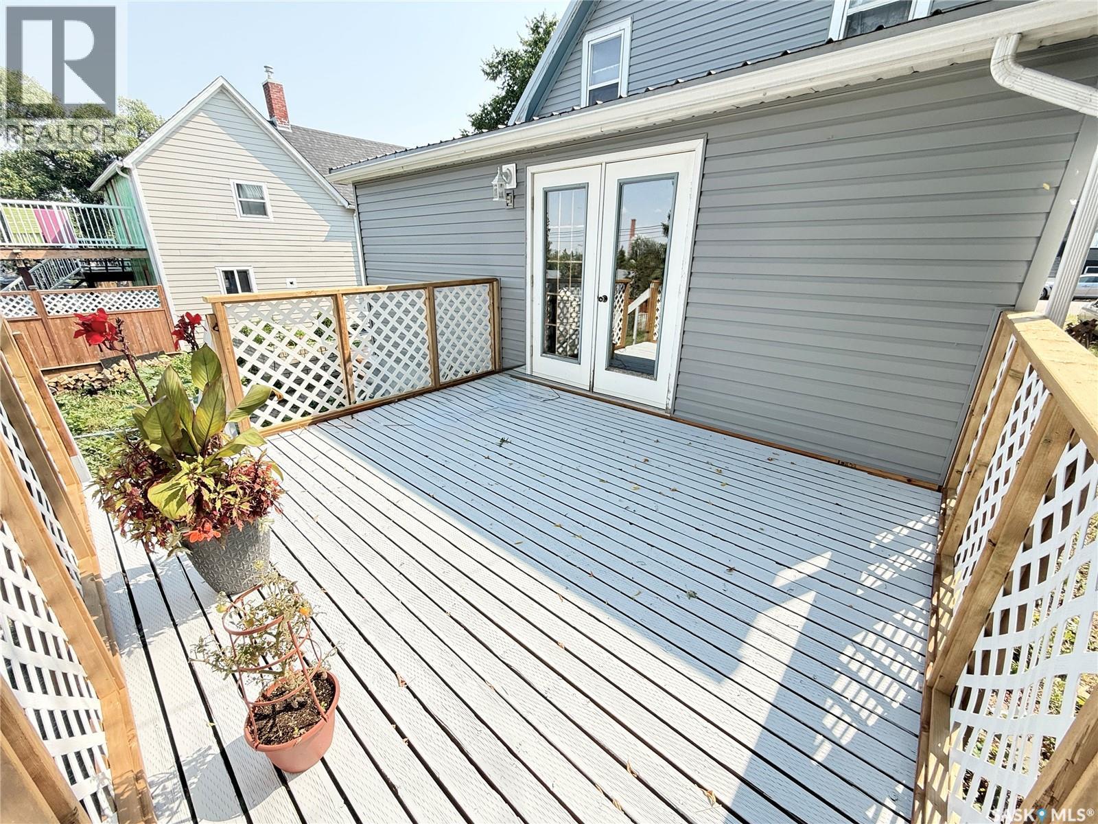 325 3Rd Avenue S, Weyburn, SK