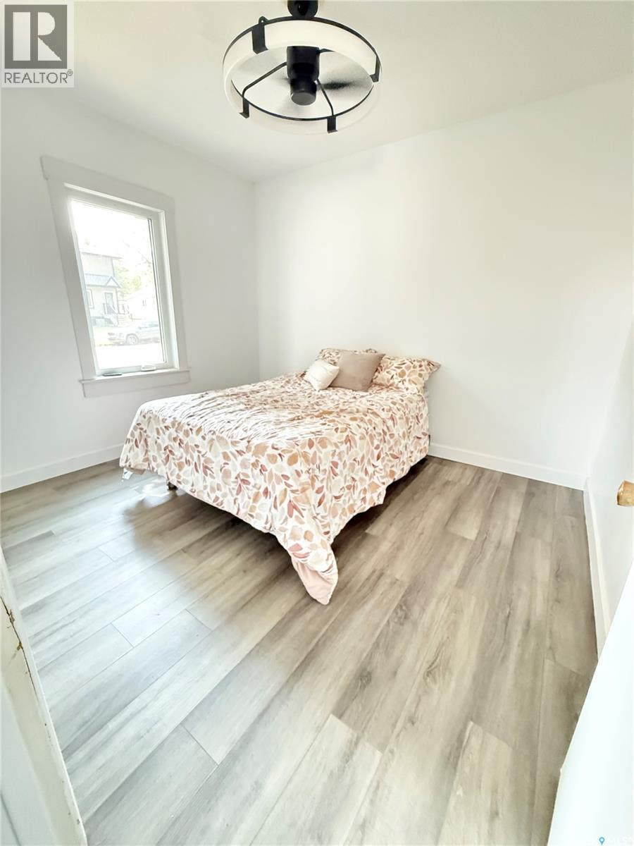 325 3Rd Avenue S, Weyburn, SK