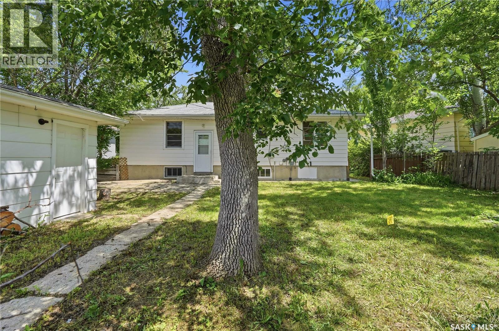 2928 Queen Street, Regina, SK