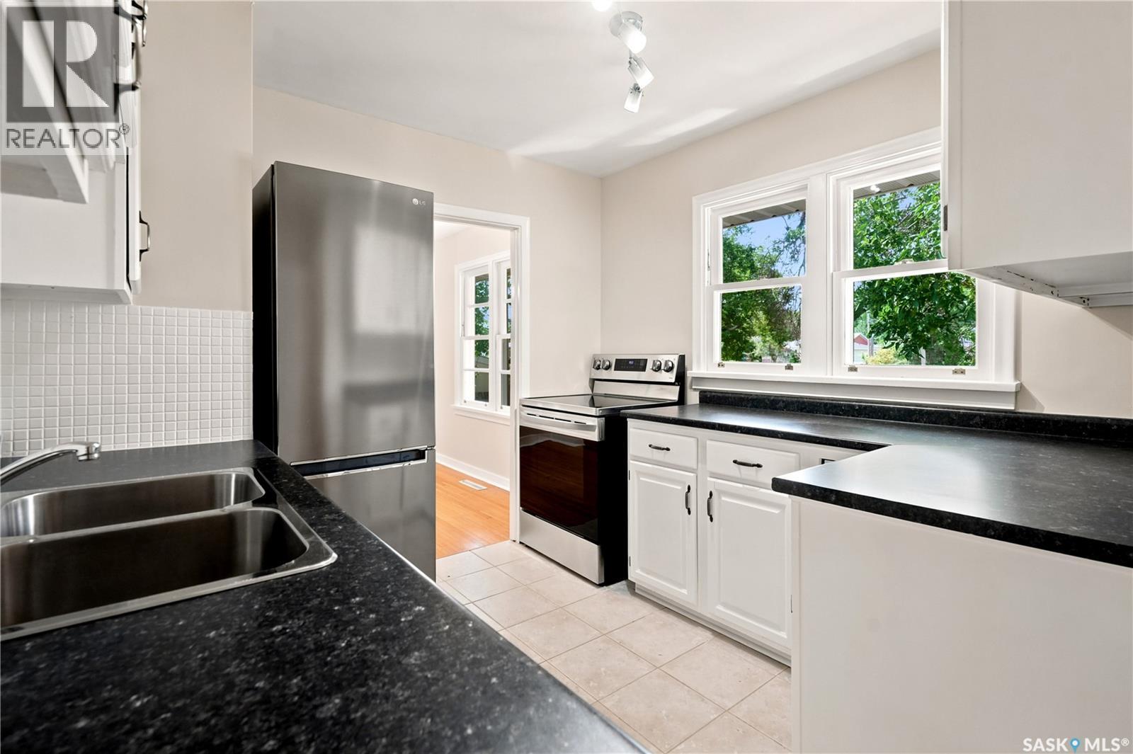 2928 Queen Street, Regina, SK