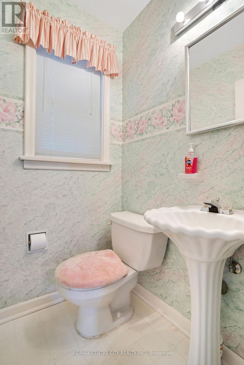 272 Sheldon Avenue N, Kitchener, ON