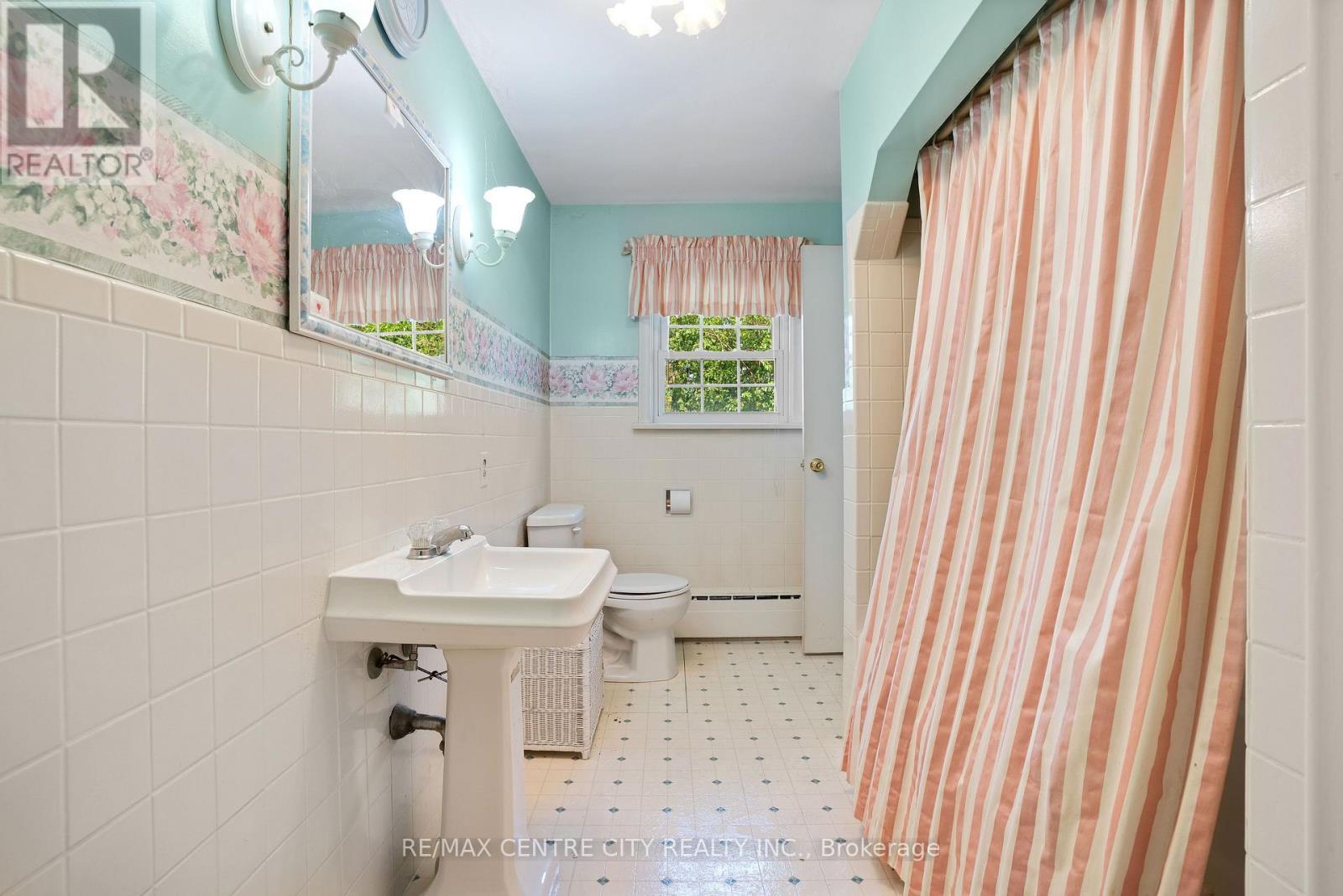 272 Sheldon Avenue N, Kitchener, ON