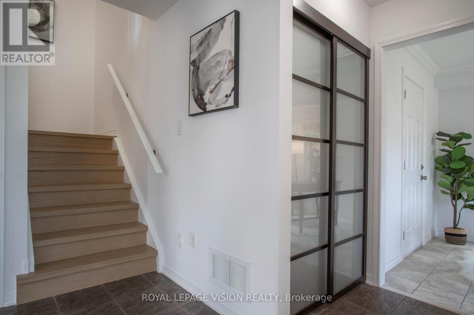 2 Laprade Square, Clarington, ON