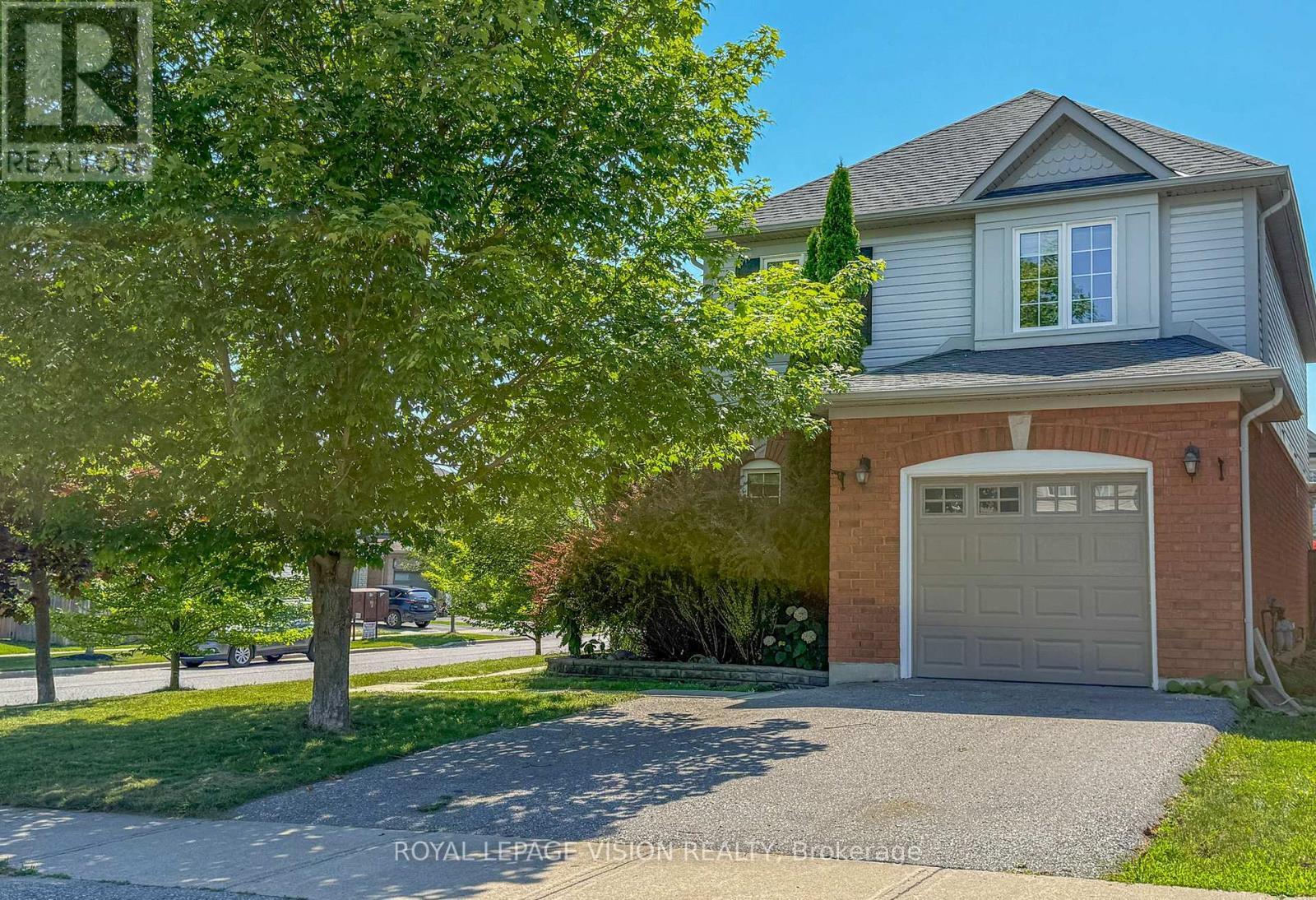 2 Laprade Square, Clarington, ON