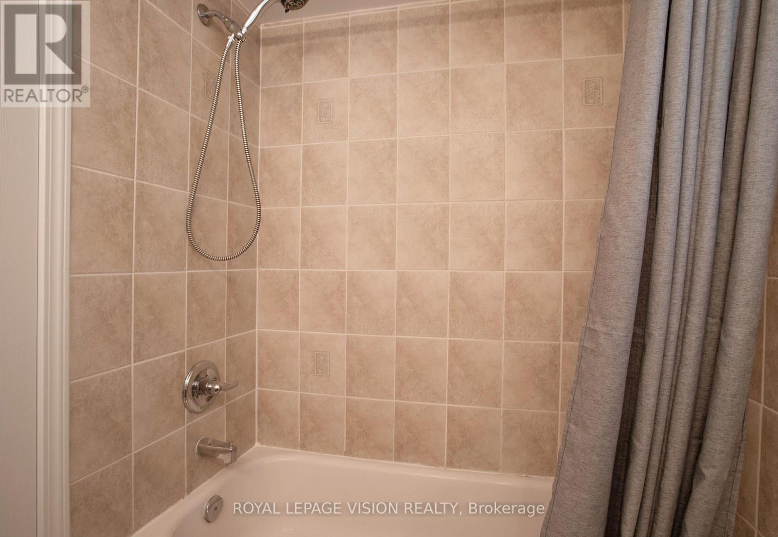 2 Laprade Square, Clarington, ON