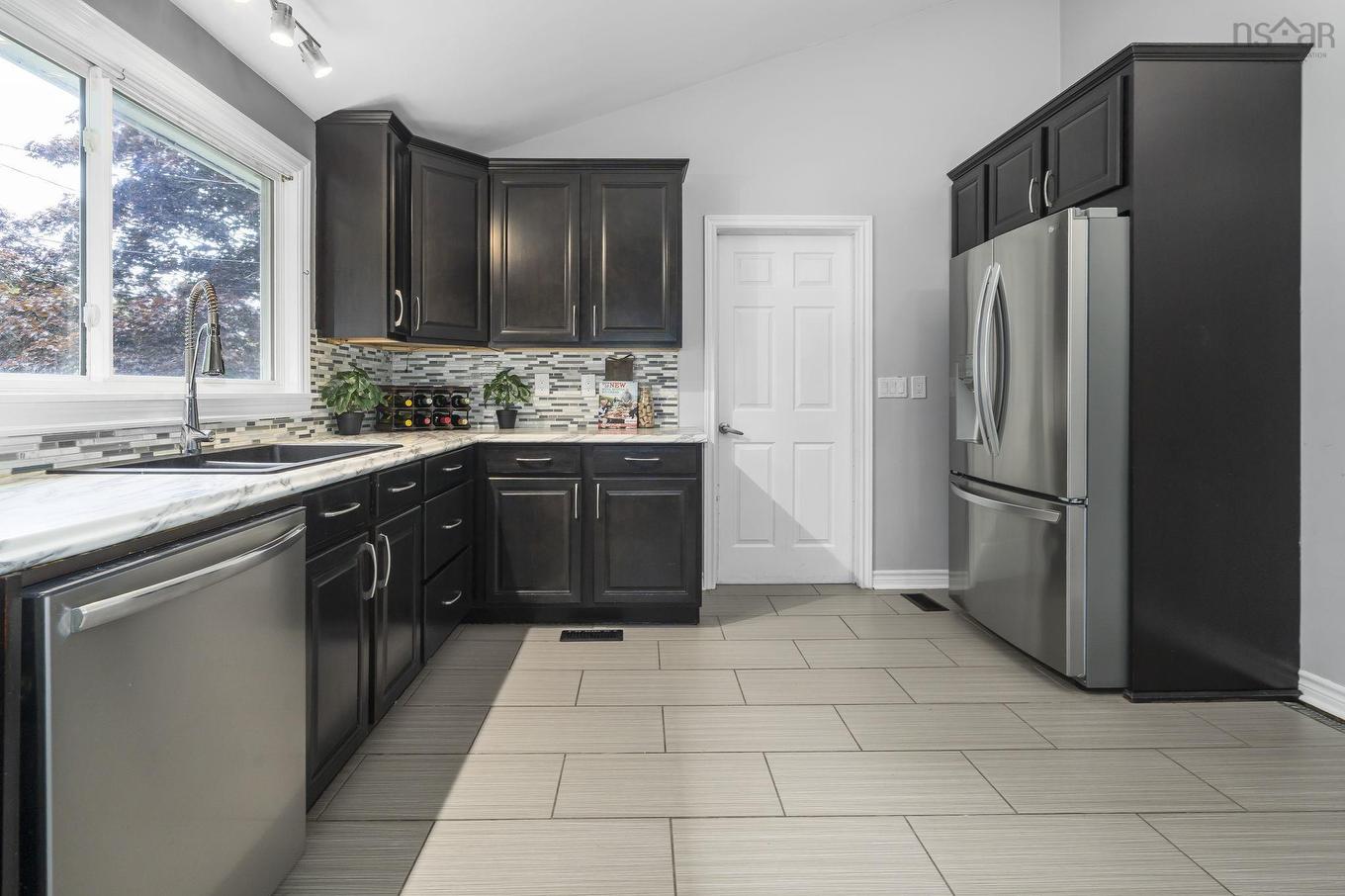 25 Dumbarton Avenue, Dartmouth, NS