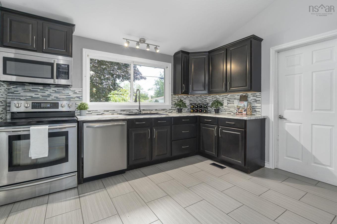 25 Dumbarton Avenue, Dartmouth, NS