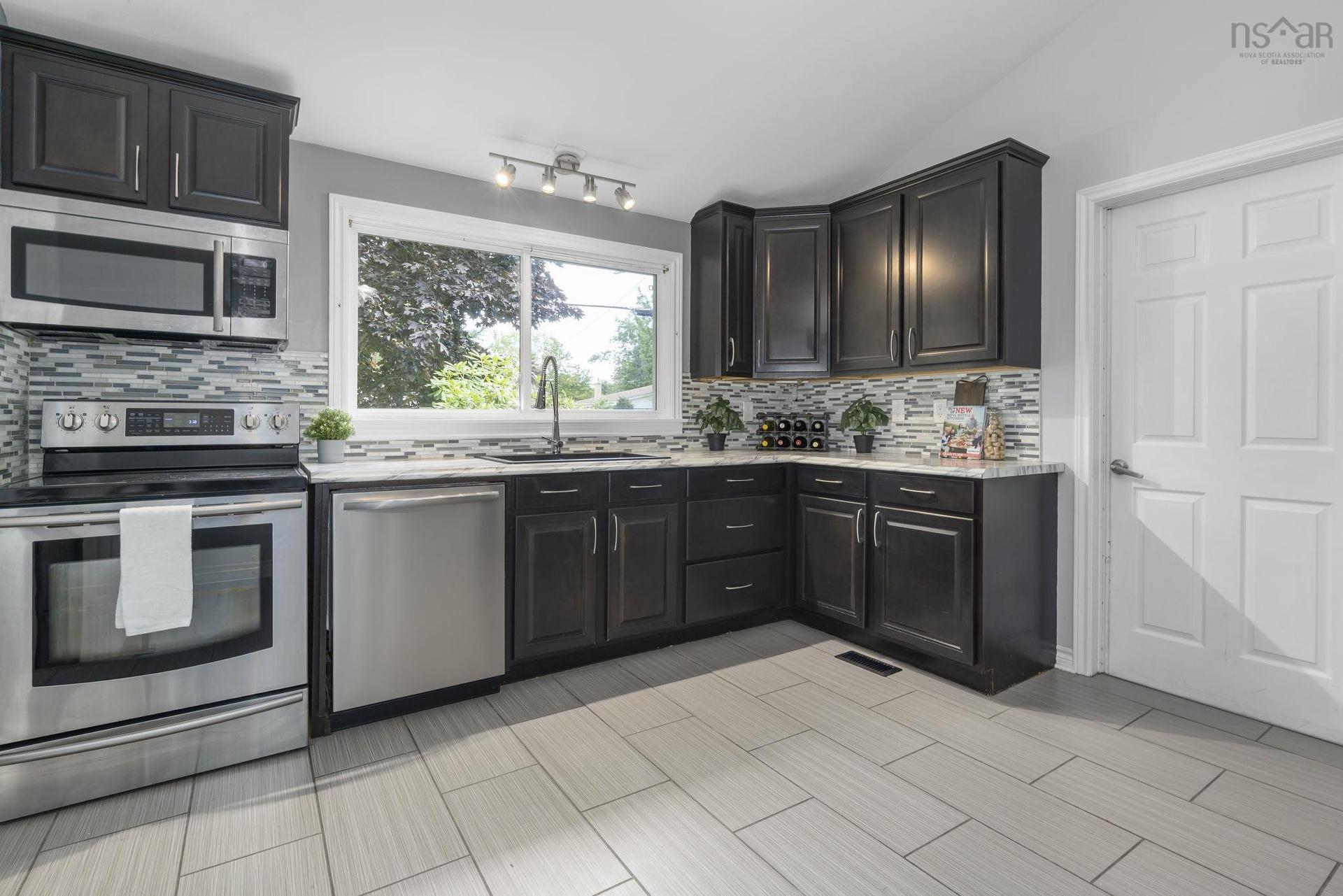 25 Dumbarton Avenue, Dartmouth, NS