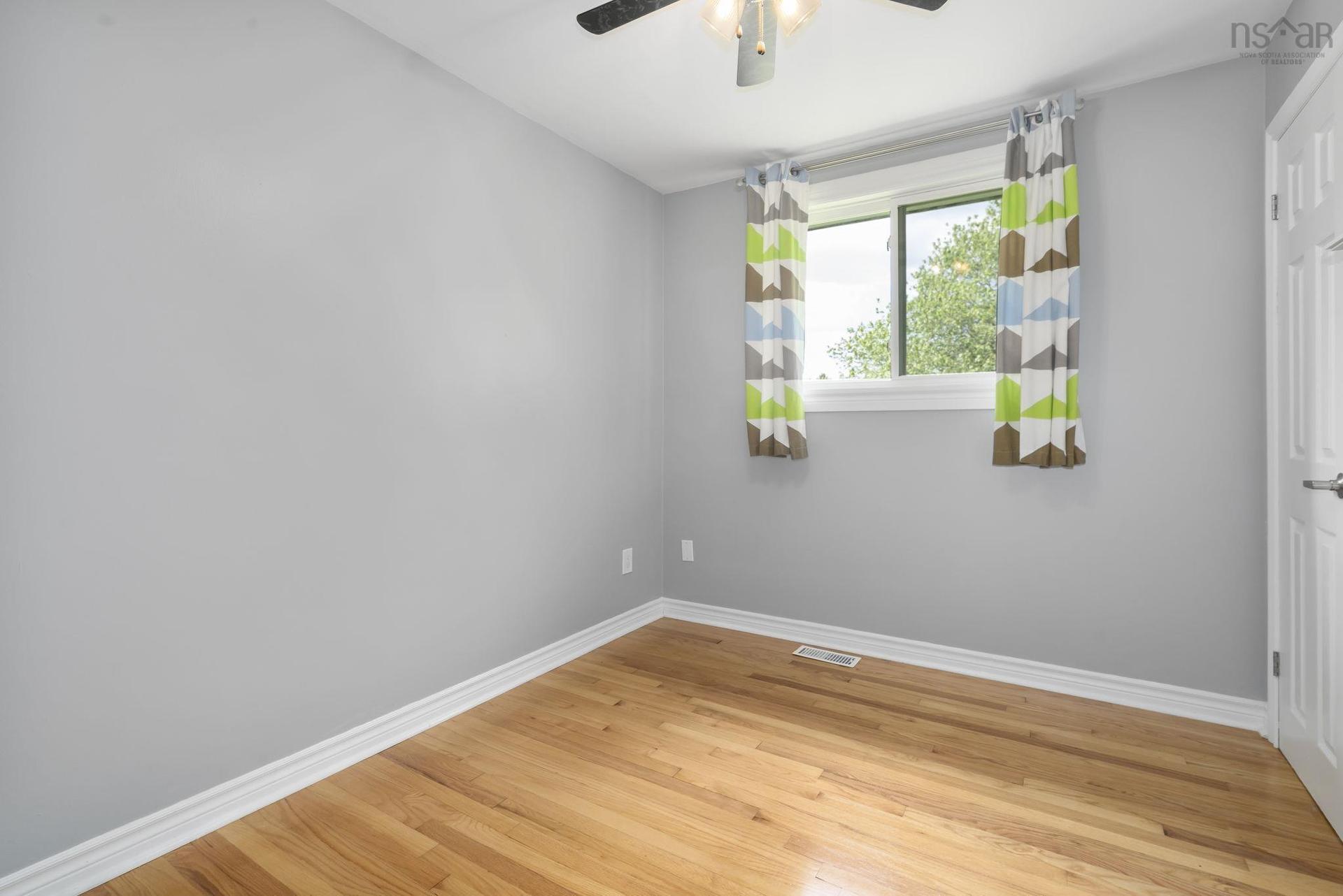 25 Dumbarton Avenue, Dartmouth, NS