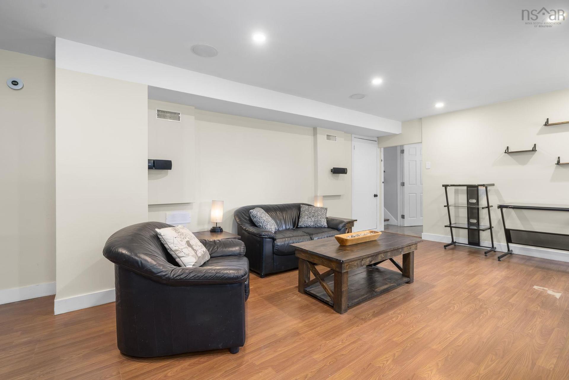 25 Dumbarton Avenue, Dartmouth, NS
