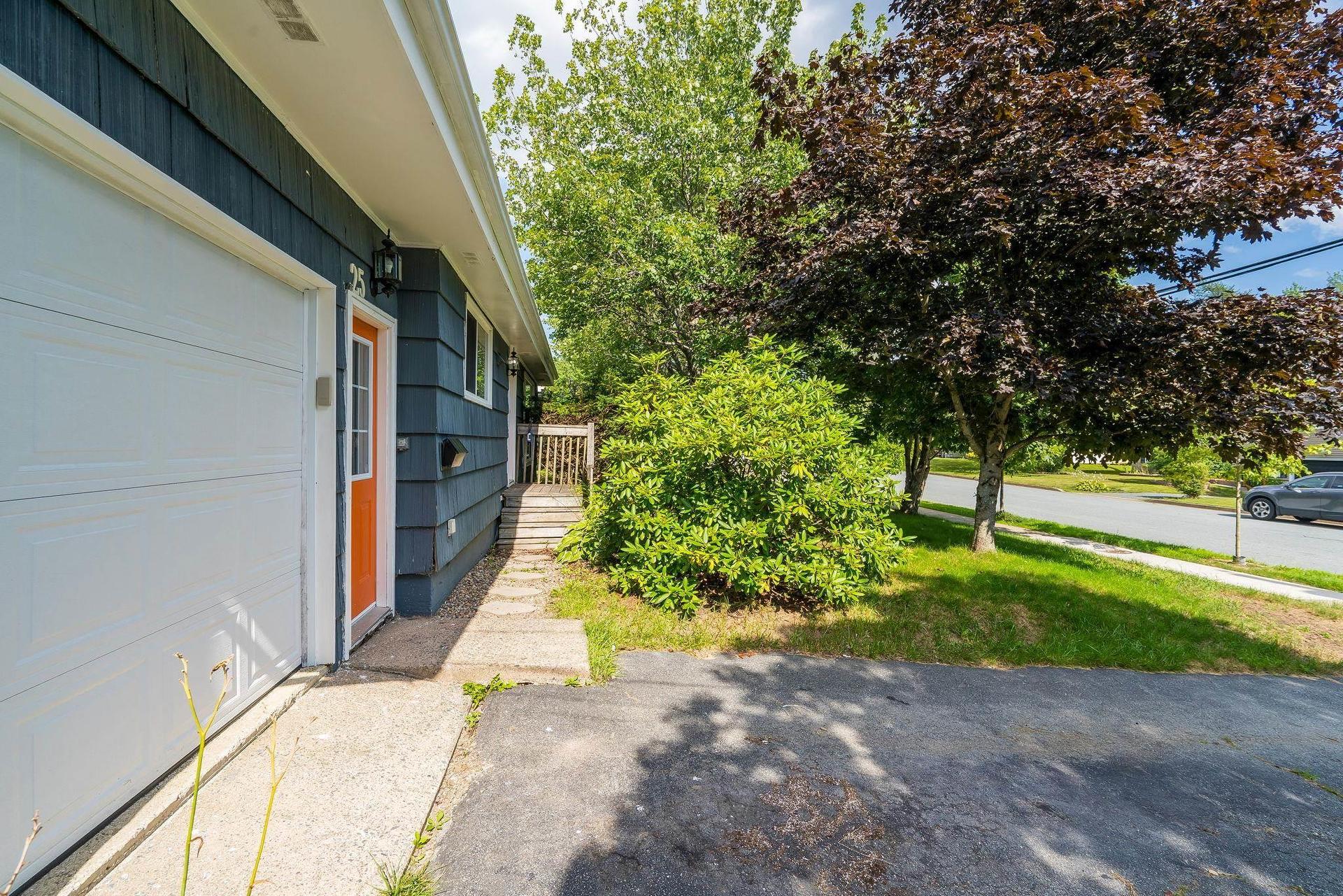 25 Dumbarton Avenue, Dartmouth, NS