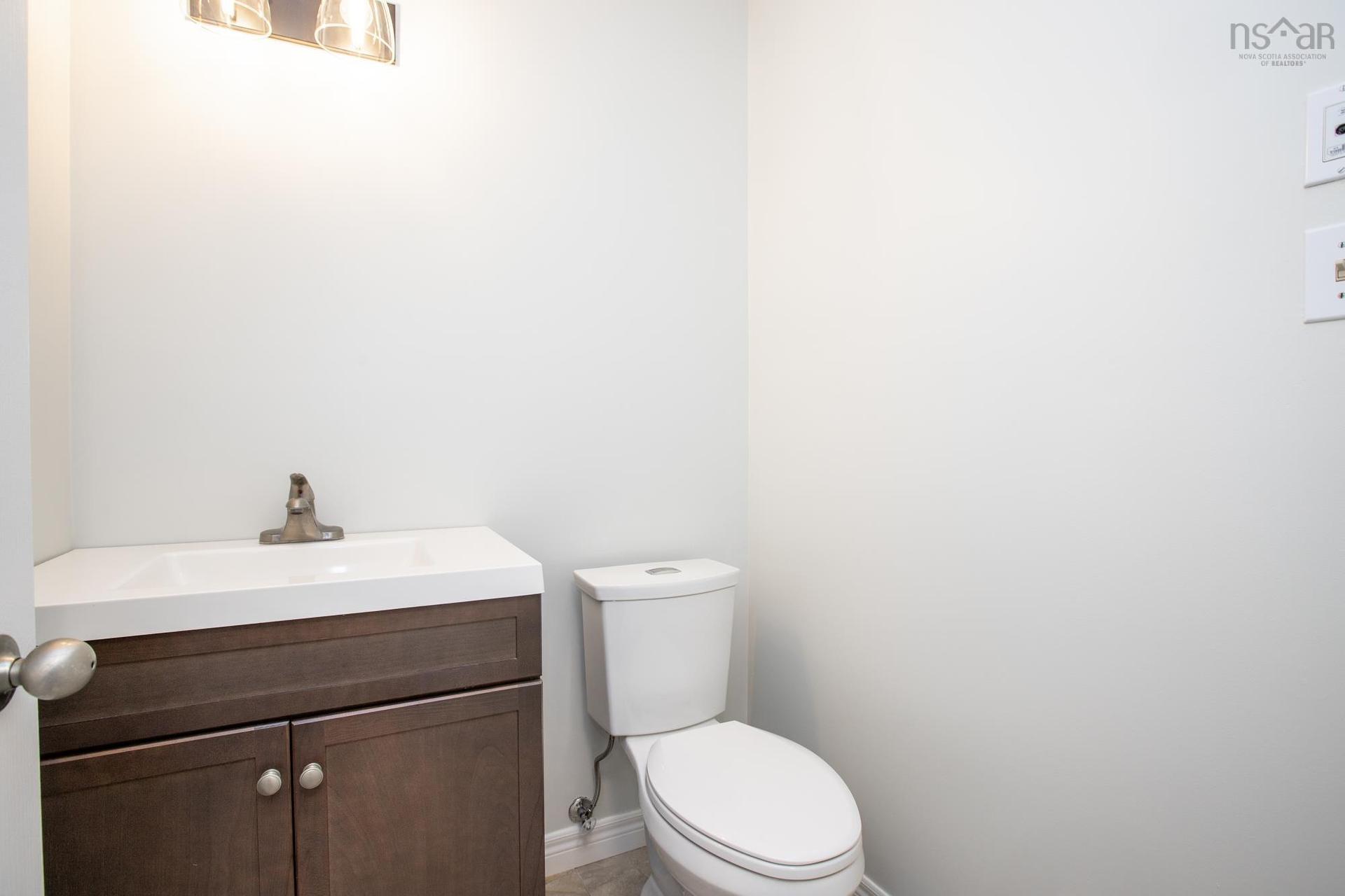 17 Evergreen Crescent, Lantz, NS