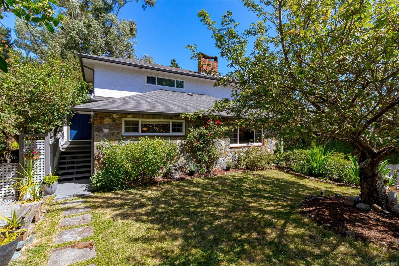 610 Kent Rd, Saanich, BC
