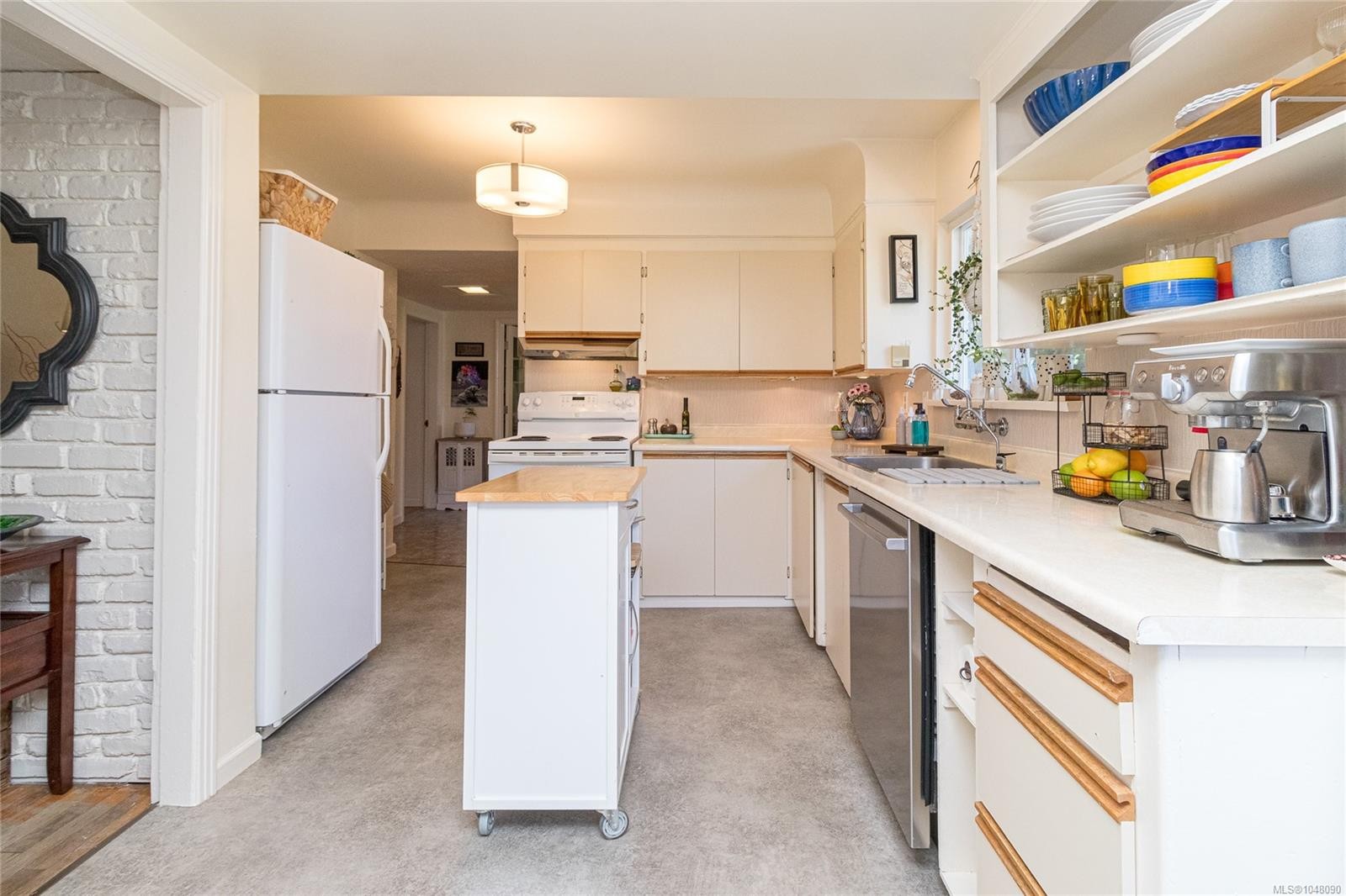 610 Kent Rd, Saanich, BC