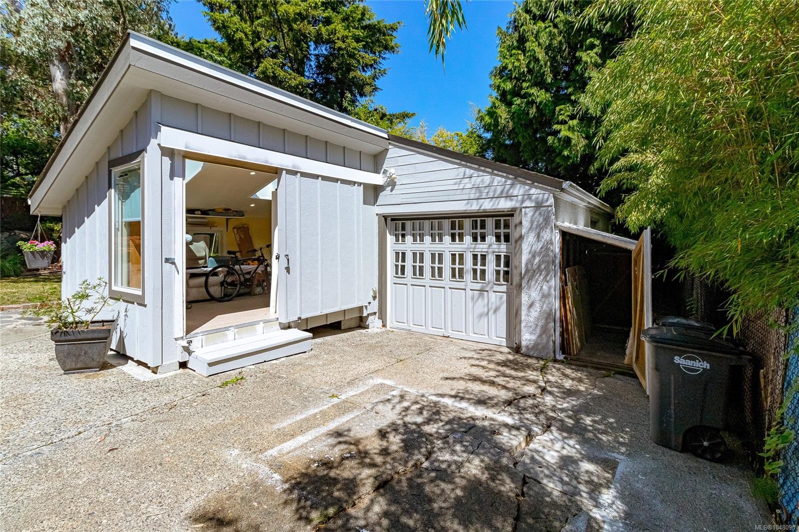 610 Kent Rd, Saanich, BC