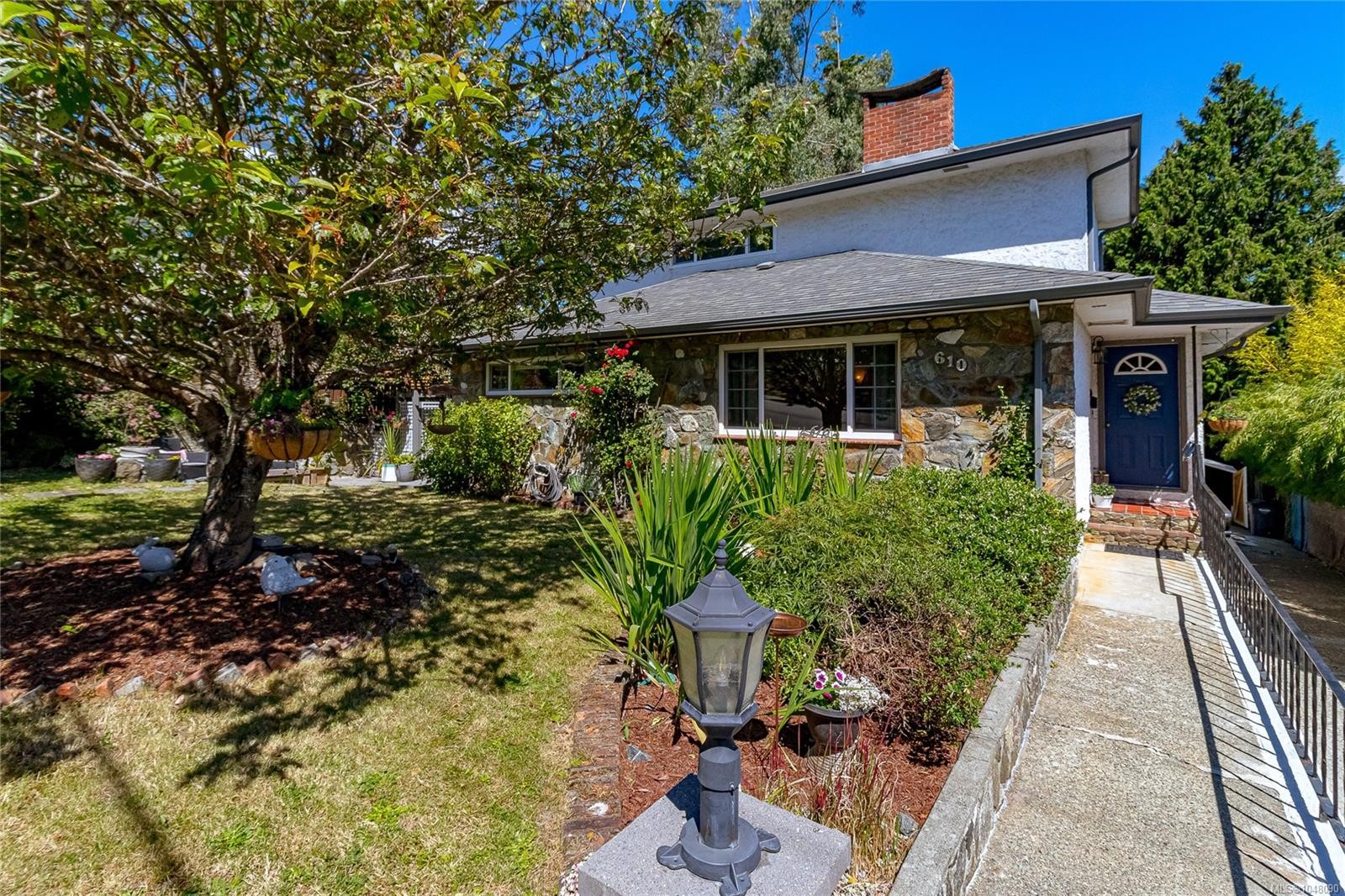 610 Kent Rd, Saanich, BC