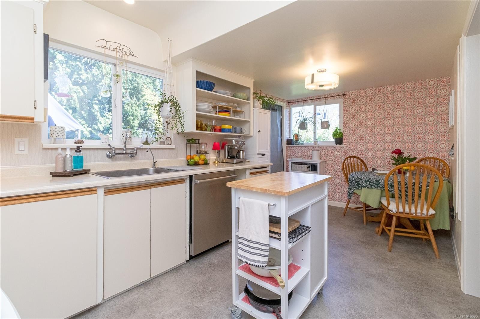 610 Kent Rd, Saanich, BC