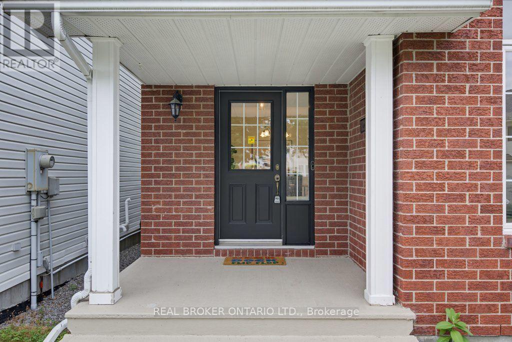 2000 Oakbrook Circle, Ottawa, ON