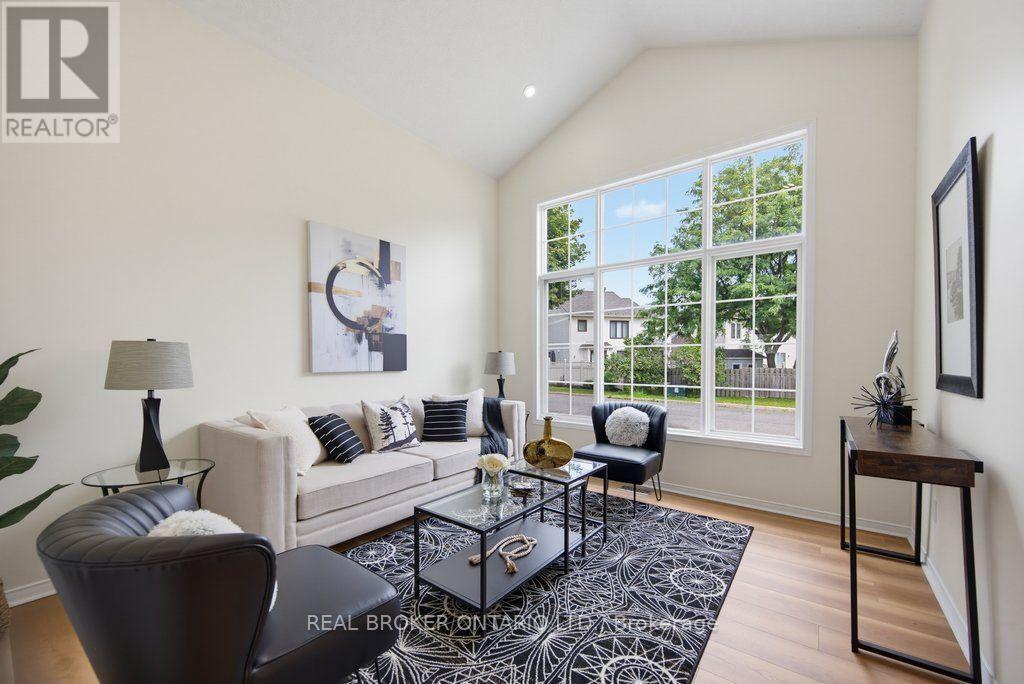 2000 Oakbrook Circle, Ottawa, ON