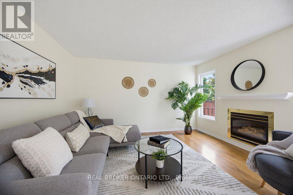 2000 Oakbrook Circle, Ottawa, ON