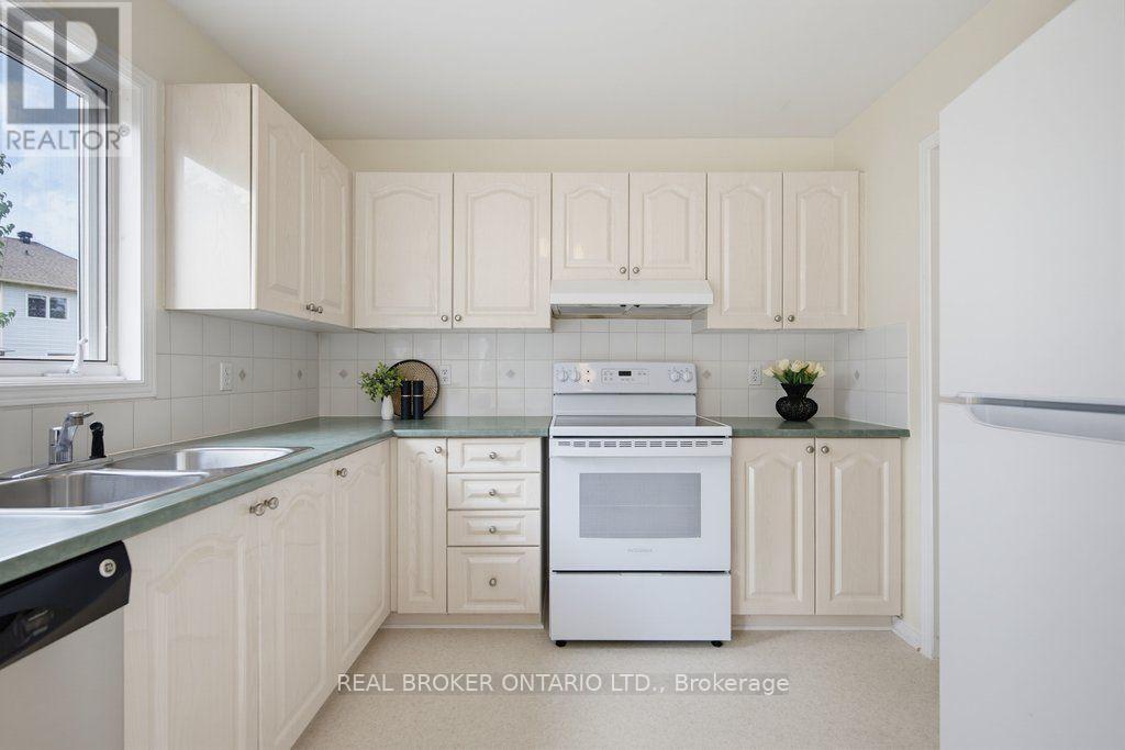 2000 Oakbrook Circle, Ottawa, ON