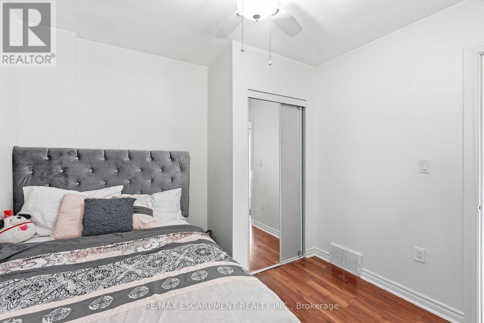 127 Park Row N, Hamilton, ON