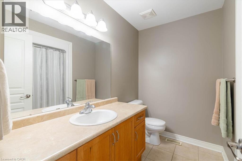 4 piece en suite - 20 Millcroft Drive, Simcoe, ON