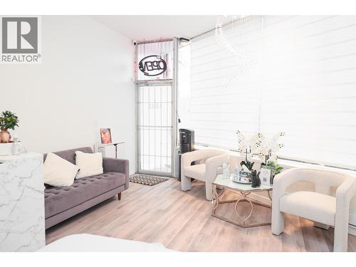 1892 Kingsway, Vancouver, BC 