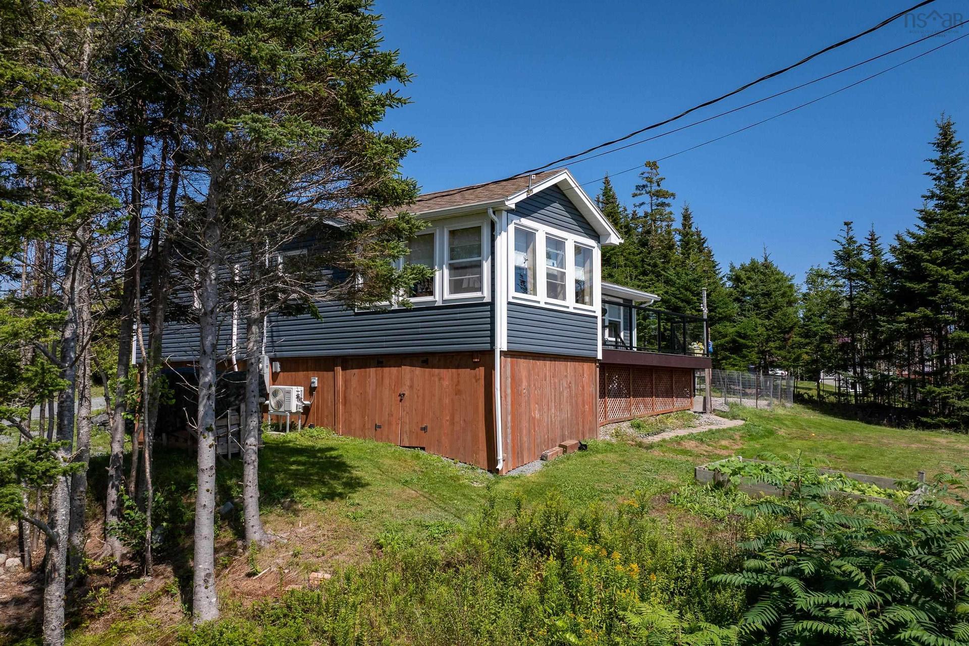 16335 Highway 7, Pleasant Harbour, NS