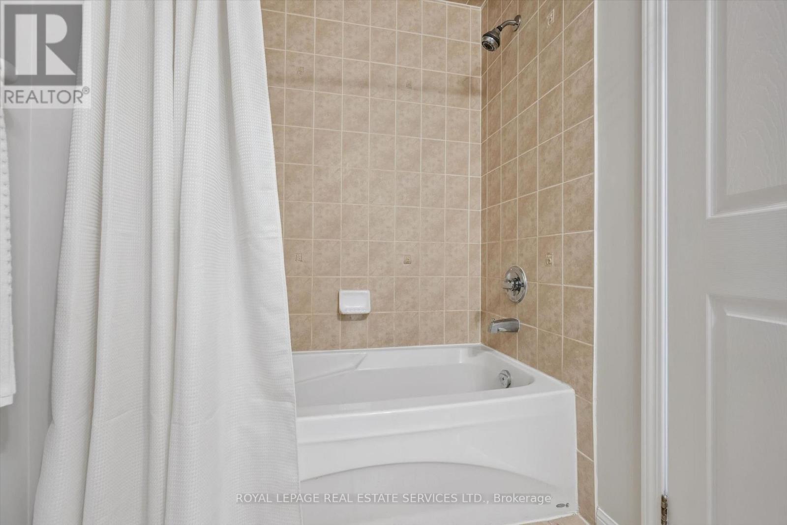 Full 4 pc Bathroom - 937 Vickerman Way, Milton, ON