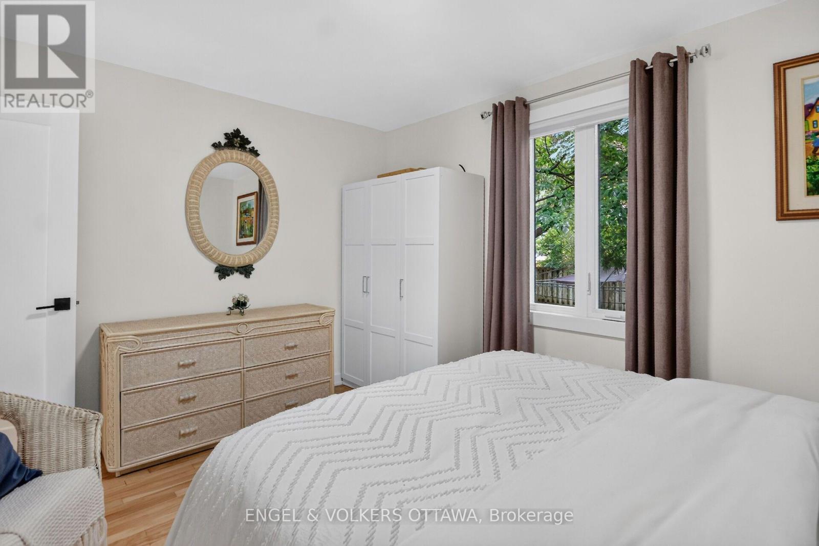390 Princeton Avenue, Ottawa, ON