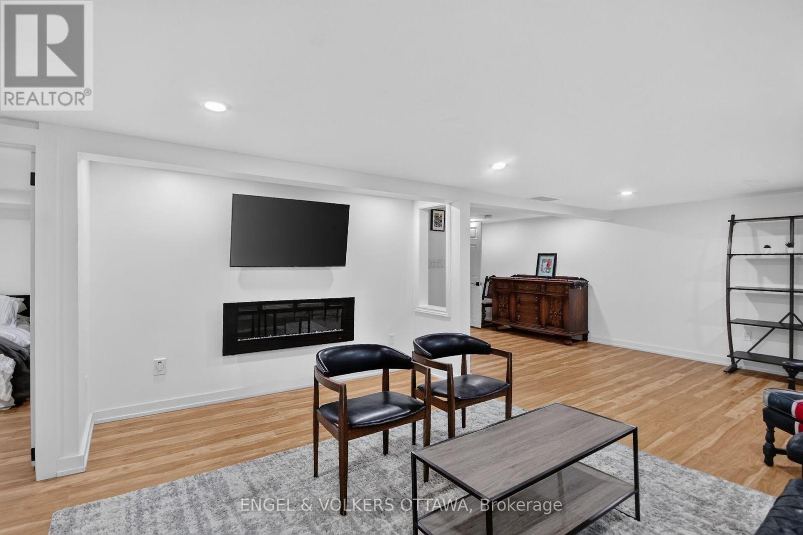 390 Princeton Avenue, Ottawa, ON