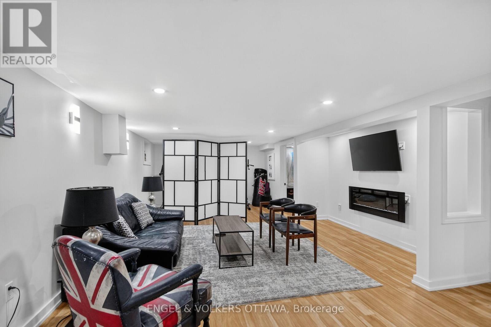 390 Princeton Avenue, Ottawa, ON