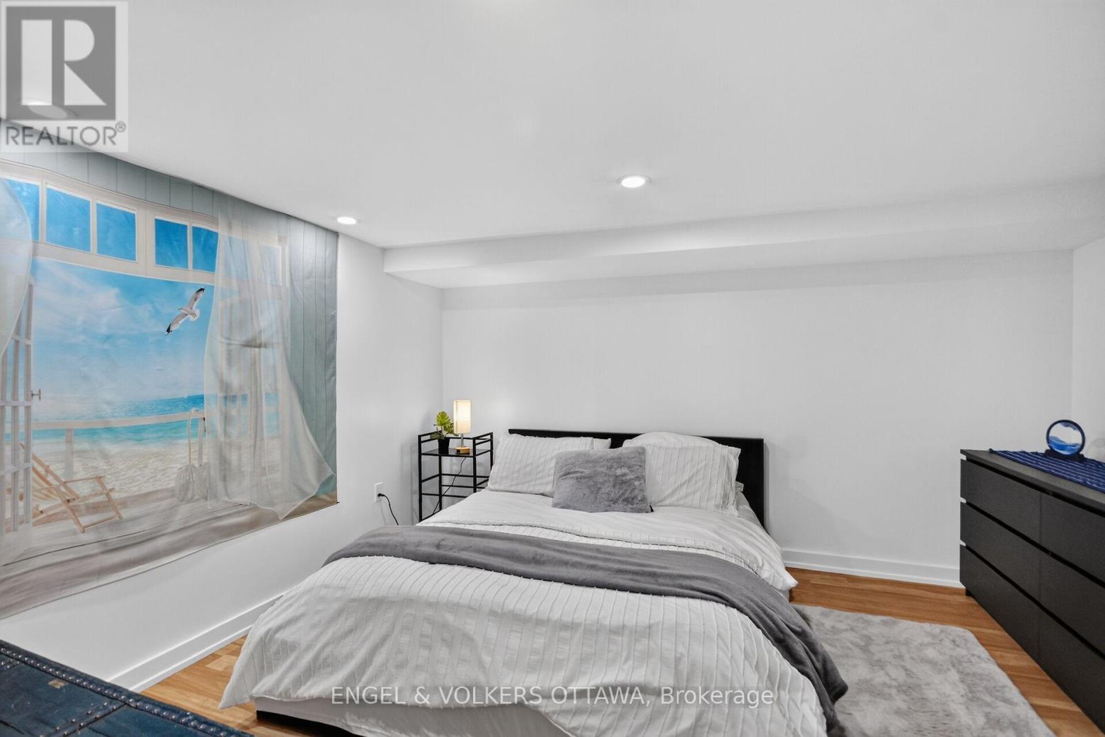 390 Princeton Avenue, Ottawa, ON