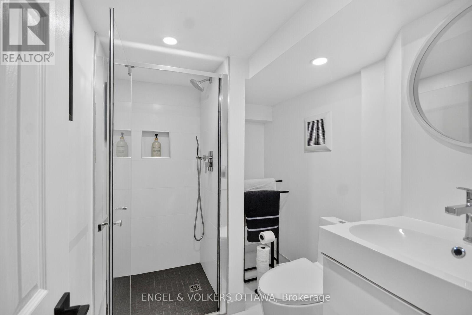390 Princeton Avenue, Ottawa, ON